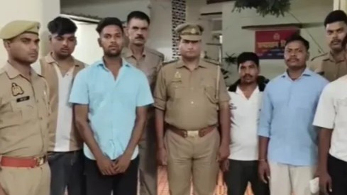 Deepak Kumar, Ajay Sahni, Arun Kumar Sahni, Anurag Nishad and Rahul Sahni Arrested Over Chicken and Beer Boat Party in Ganga, Granted Bail Next Day