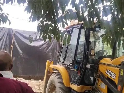 Prayagraj Dalit Woman Alleges Illegal Bulldozer Demolition of House Without Notice in Chhidi Village