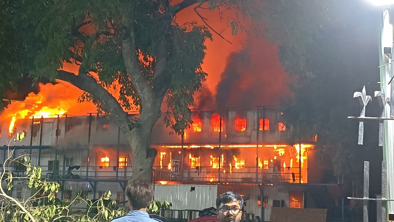 Massive Fire at Delhi Labour Camp Near Nirman Bhawan Leaves Over 1,000 Workers Affected; AICCTU Demands Probe