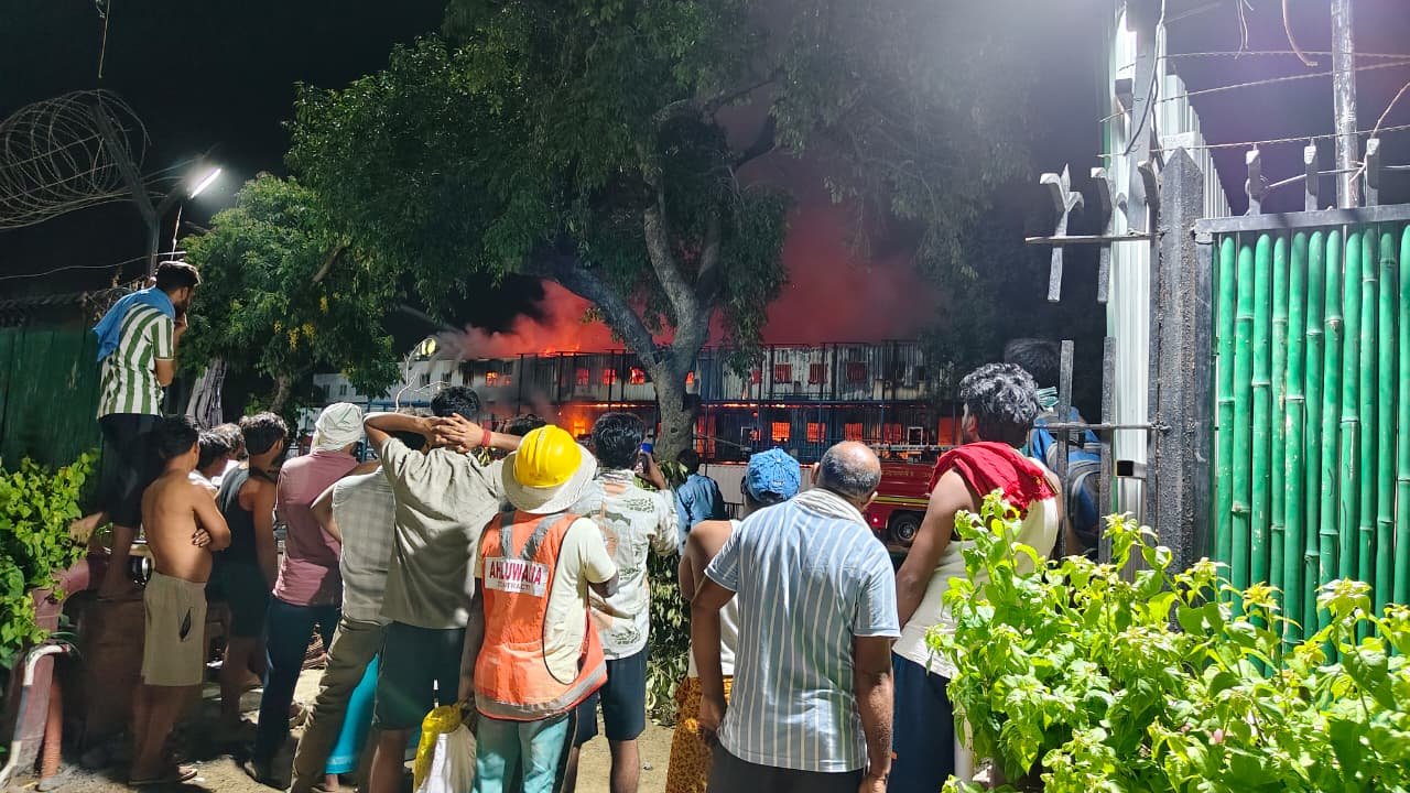 Massive Fire at Delhi Labour Camp Near Nirman Bhawan Leaves Over 1,000 Workers Affected; AICCTU Demands Probe