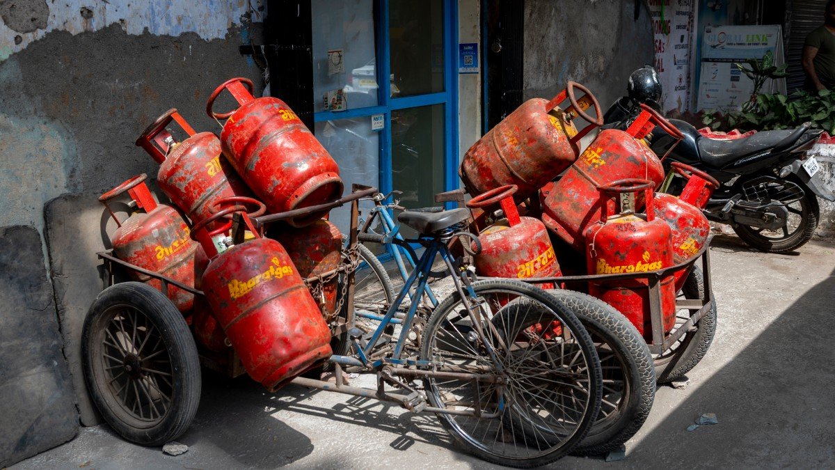 Commercial LPG Cylinder Price Hiked by ₹42, Domestic Cooking Gas Rates Unchanged