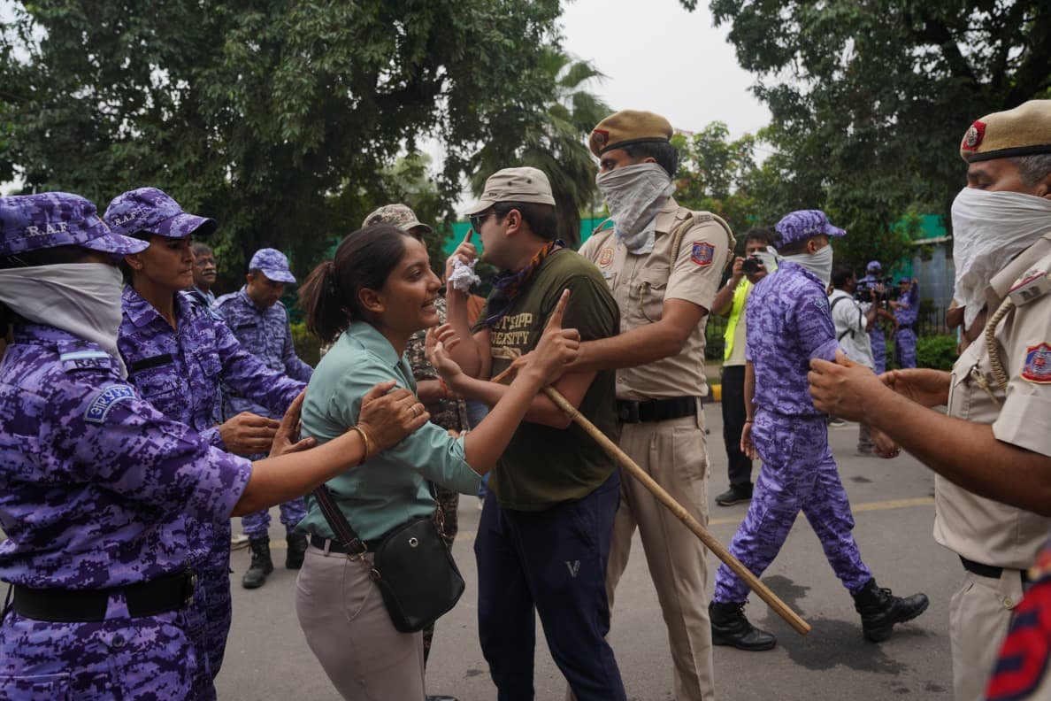 Thousands March in Delhi as CJP Protest Over NEET Leak Turns Violent; Police Use Tear Gas, Lathis