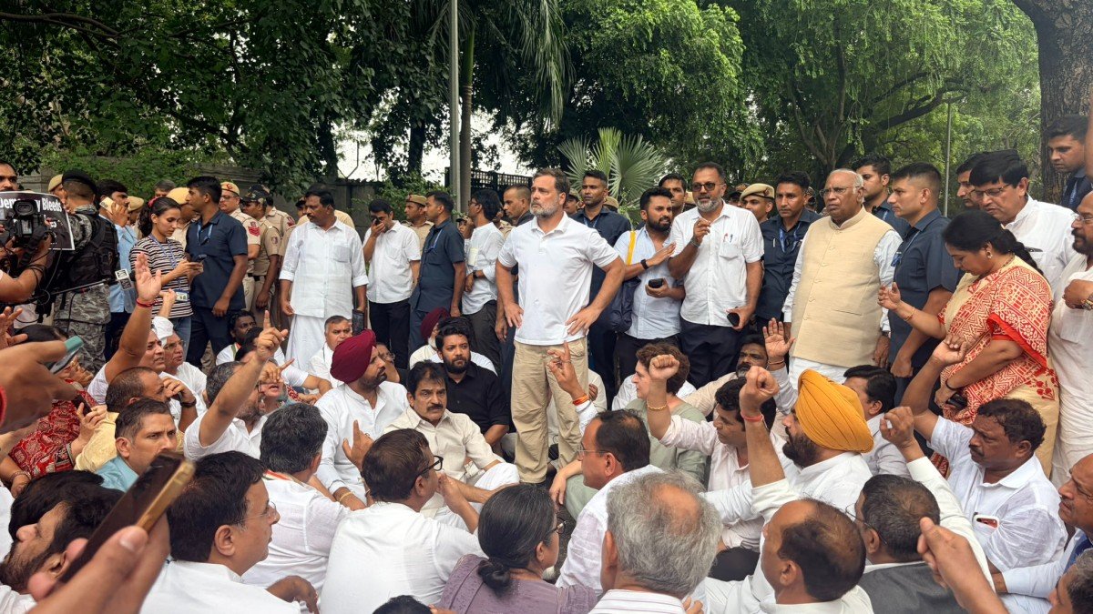 Rahul Gandhi Leads March to PM Modi's Residence Over NEET Row, Demands Accountability for Police Action