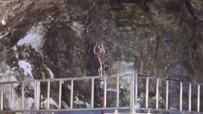 Amarnath Ice Shivling Melts Within First Week of Yatra as Experts Link Early Disappearance to Climate Change