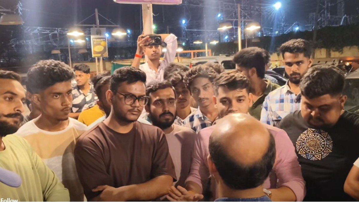 BJP Protests at West Bengal Restaurant Over Halal-Only Meat Policy, Demands Clear Labelling and Jhatka Option
