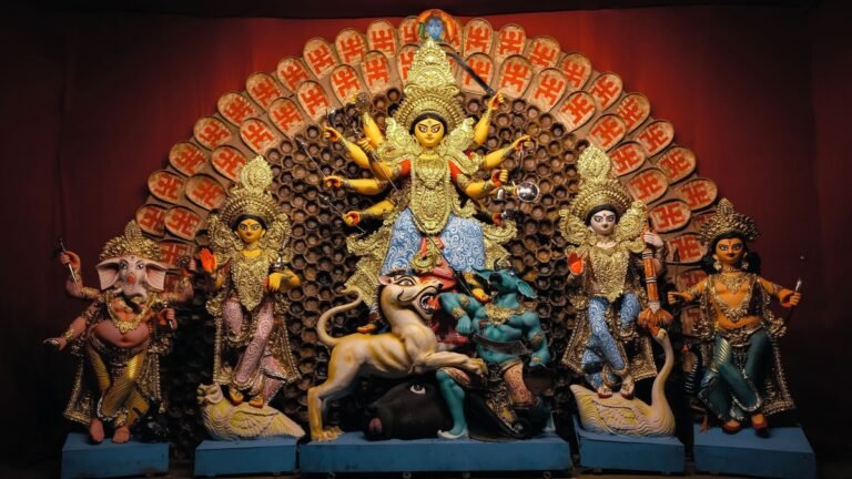 VHP Urges Bengal Durga Puja Organisers to Ban Non-Veg Food Inside Pandals