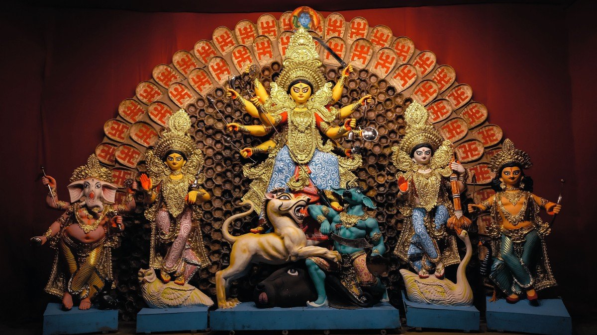 VHP Urges Bengal Durga Puja Organisers to Ban Non-Veg Food Inside Pandals