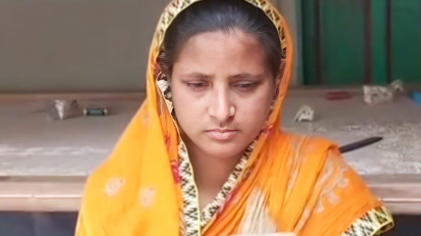 West Bengal Woman Shocked After Nearly ₹100 Crore Appears in Bank Account While Checking LPG Subsidy