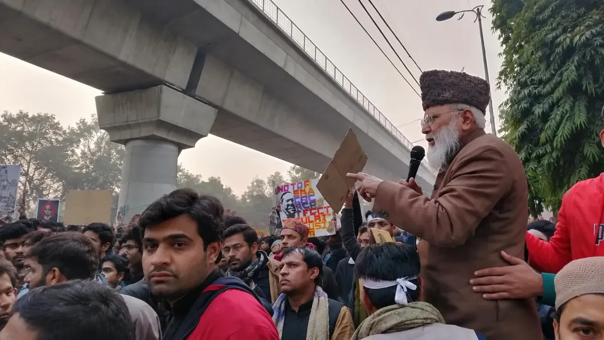JMI Imam Maulana Qasmi Passes Away; Remembered for Resisting Police Entry During CAA Protests
