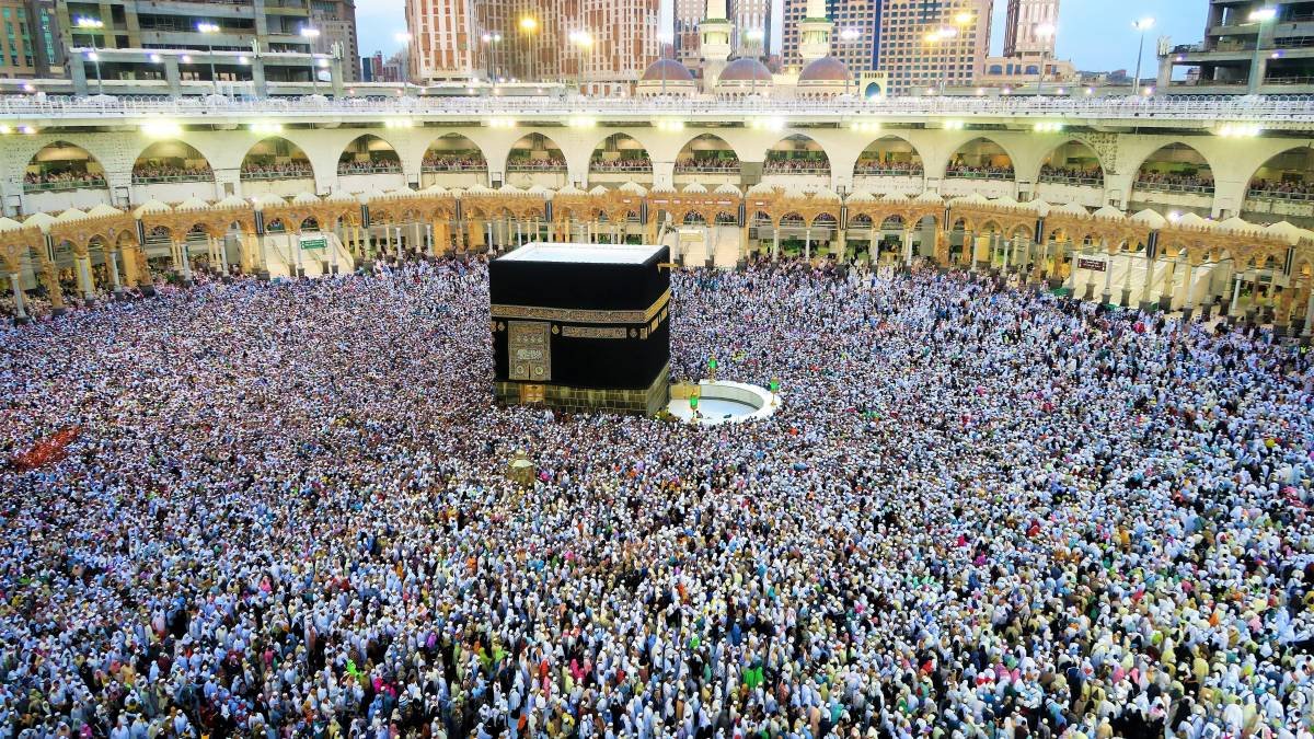 For First Time, Saudi Arabia Activates Mecca Warning System Amid Houthi Threat