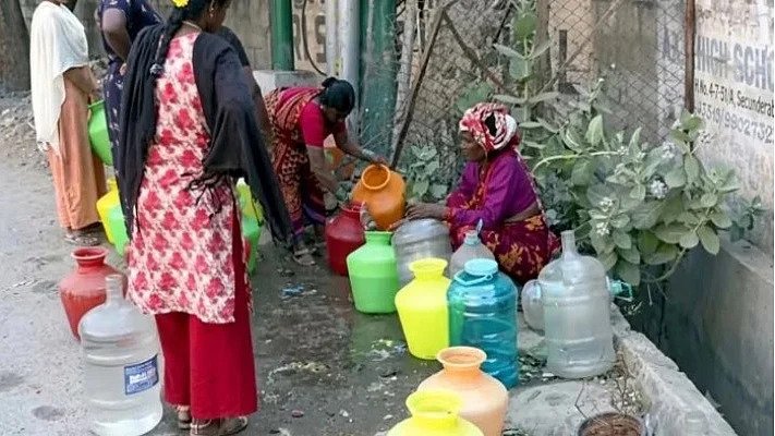 35 Days, Five Dry Taps: Kolkata’s Muslim Colony Battles Water Crisis, Residents Allege BJP Discrimination
