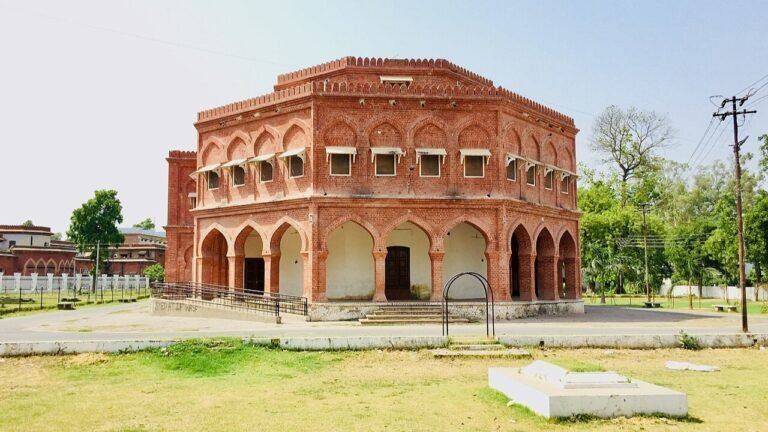 ‘A University Should Not Need a Hunger Strike’: AMU Announces Student Union Elections After Protests