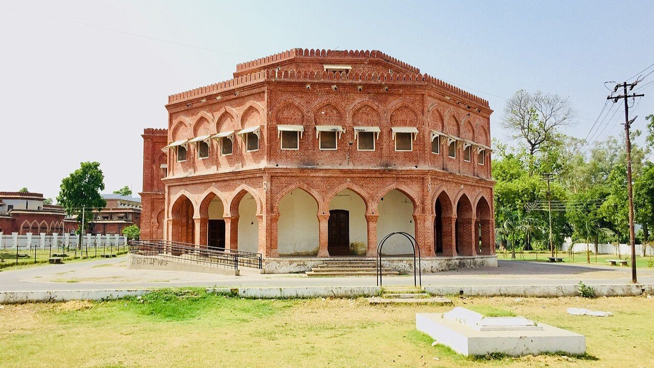 ‘A University Should Not Need a Hunger Strike’: AMU Announces Student Union Elections After Protests