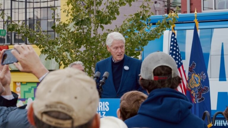 “I’m Tired of People Denigrating Muslims”: Bill Clinton Cites Quran, Condemns Anti-Muslim Rhetoric