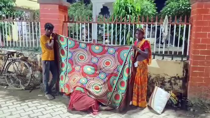Musahar Woman Gives Birth Outside Bhadohi Hospital; Doctor Terminated After Inquiry Finds Negligence