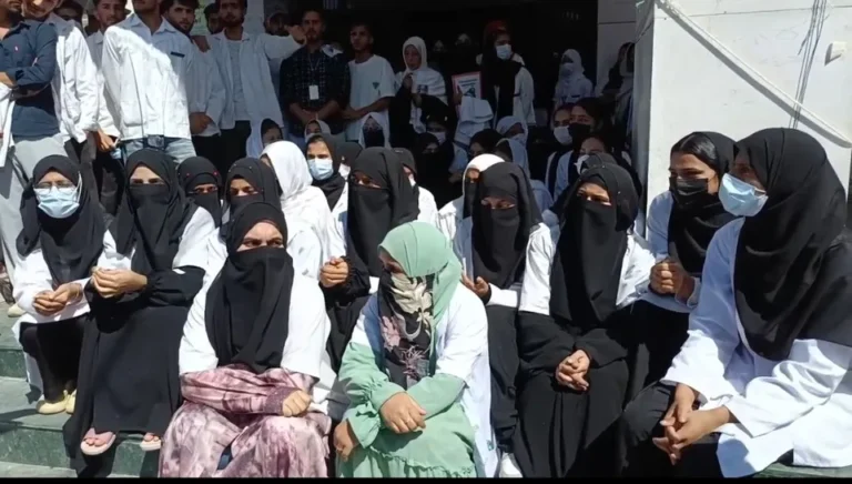 ‘Why Do They Have a Problem With Our Burqa?’: J&K Medical College Students Allege Doctor Asked Student to Remove Abaya