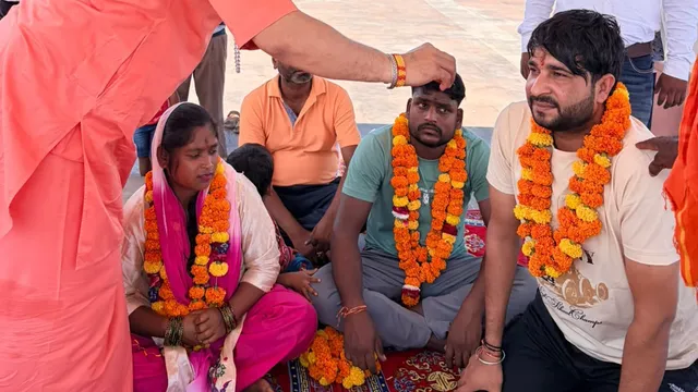 Haridwar: Six Muslims Convert to Hinduism, Receive New Names During Vedic Ceremony