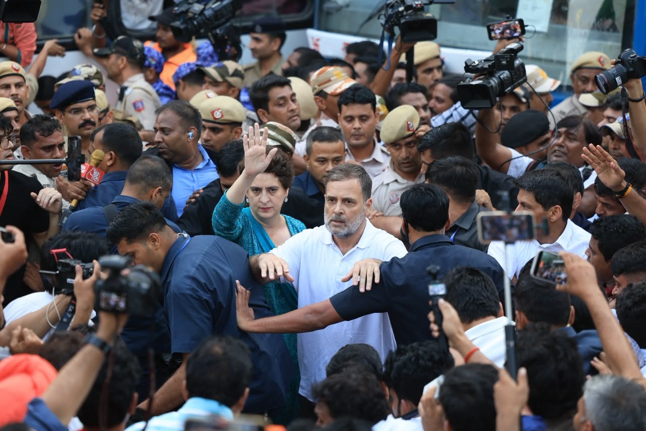 Delhi Police Book Rahul, Priyanka Gandhi for Alleged Assault on Cops During Protest